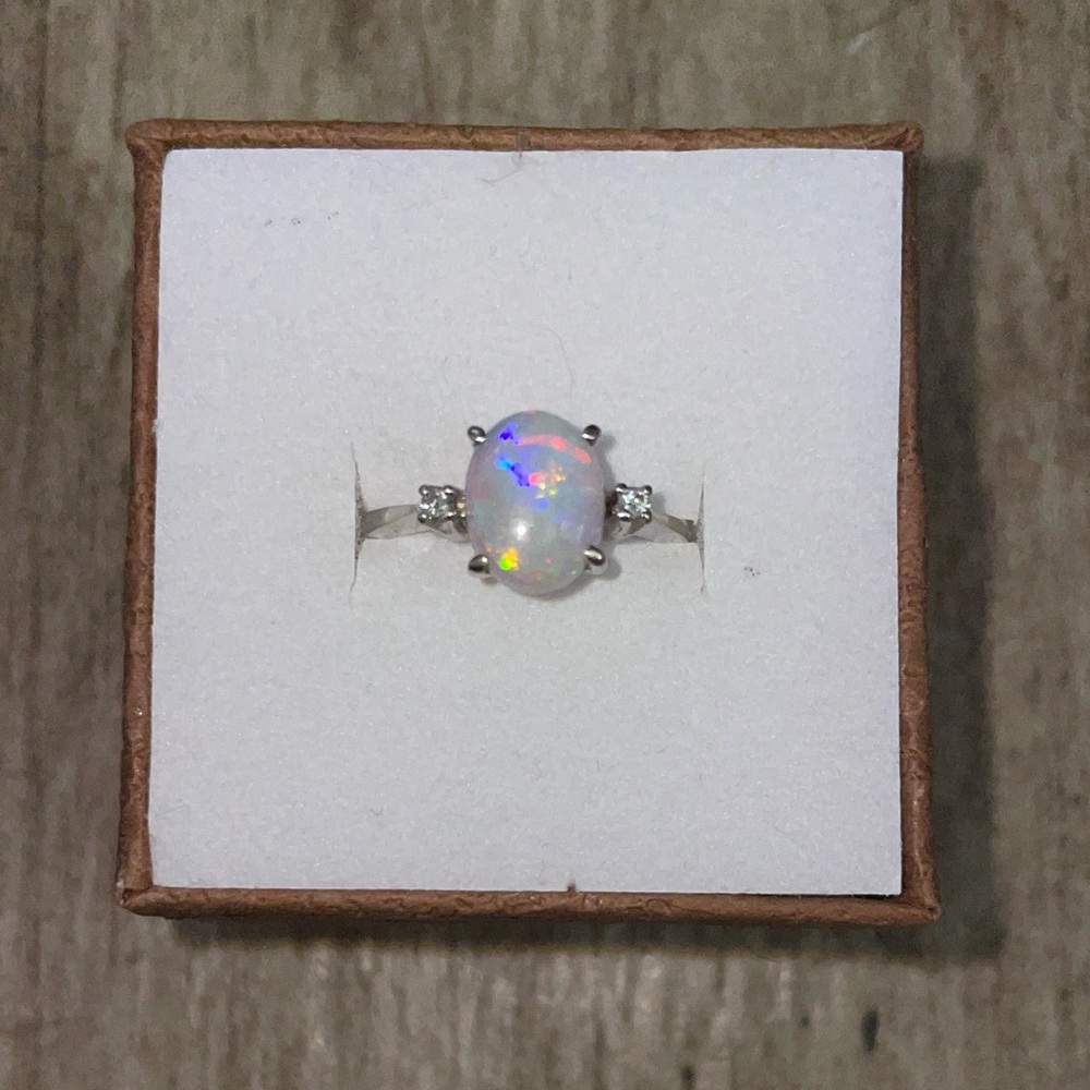 Elegant 14kt White Gold Fire Opal Ring, Size 8